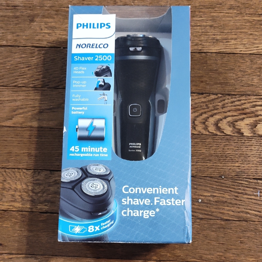 Philips Norelco Series 2000 Gently Used With Charger And Travel Bag